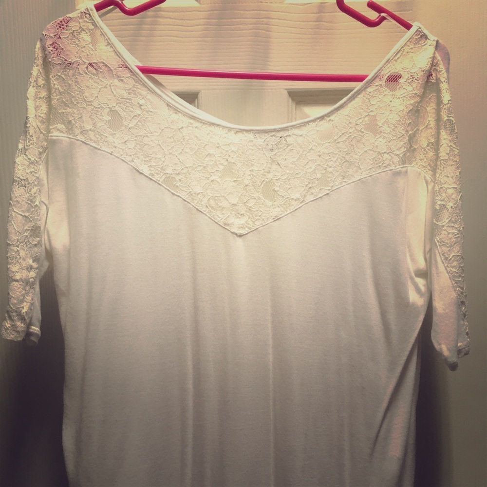 Express laced sleeve blouse